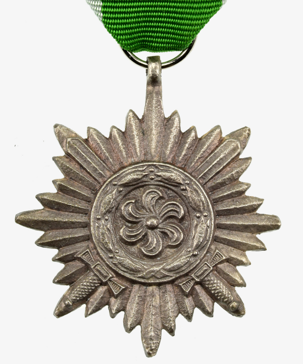 Bravery and earnings of earnings for Eastern People's 2nd class silver with swords